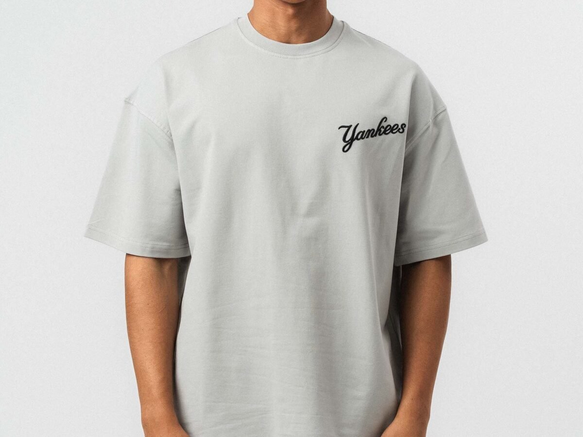 Yankees Embossed Oversize Printed T-Shirt Gray