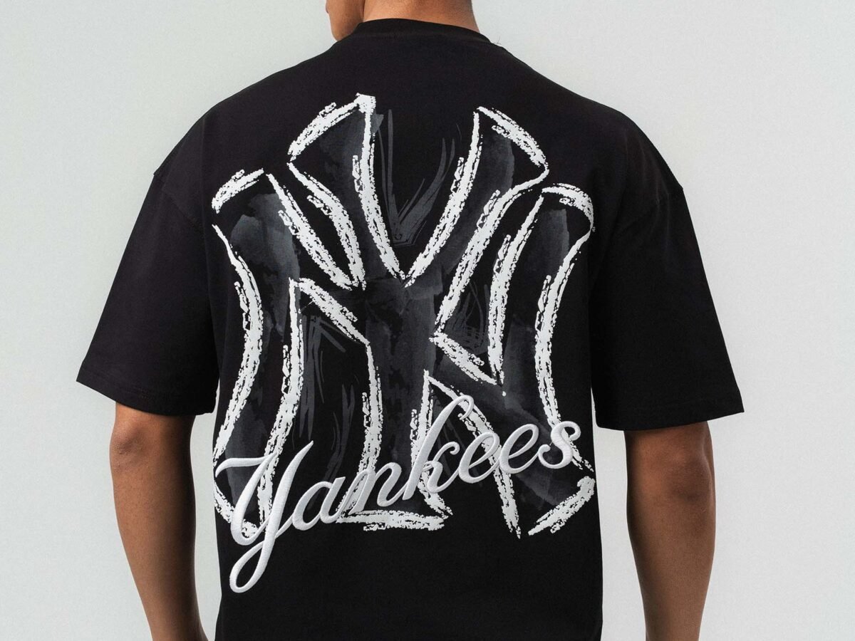 Yankees Embossed Oversize Printed T-Shirt Black
